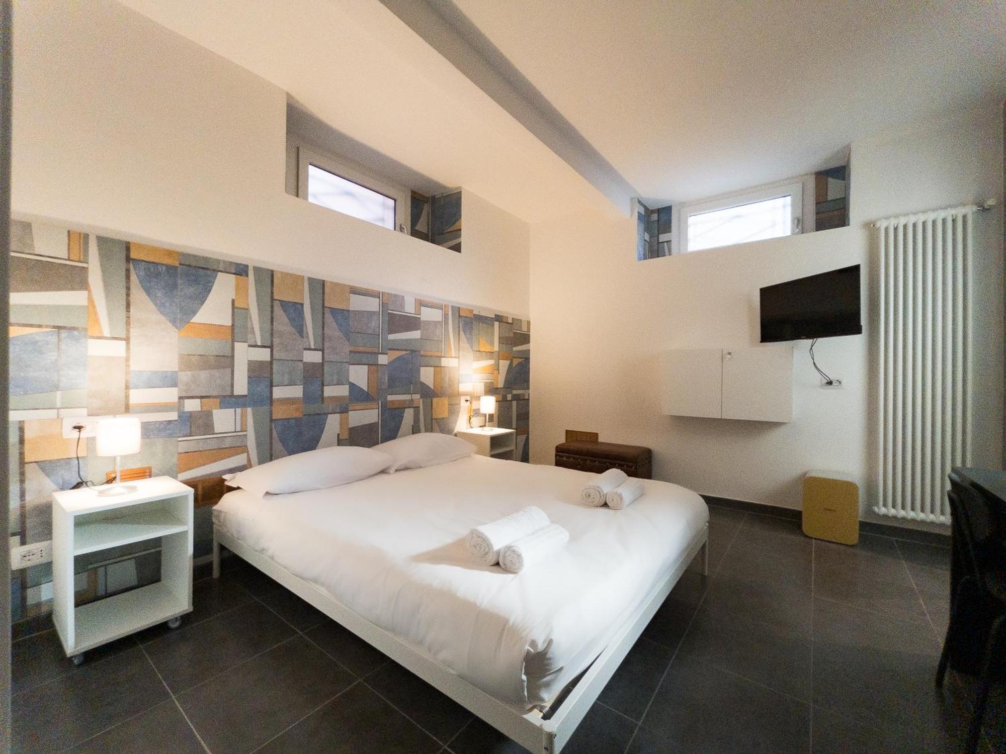 Rrrapido Holy Suites And Rooms - Via Sardegna 米兰 外观 照片